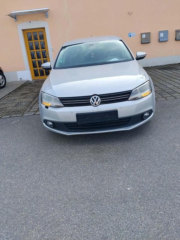 Gebraucht VW Jetta 116 PS (85 kW) 2011 Grau Limousine