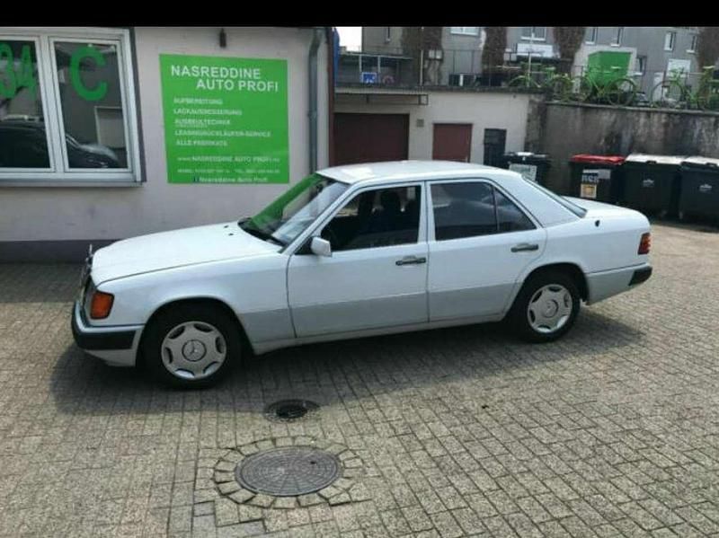Gebraucht Mercedes E280 197 PS (144 kW) 1993 Limousine