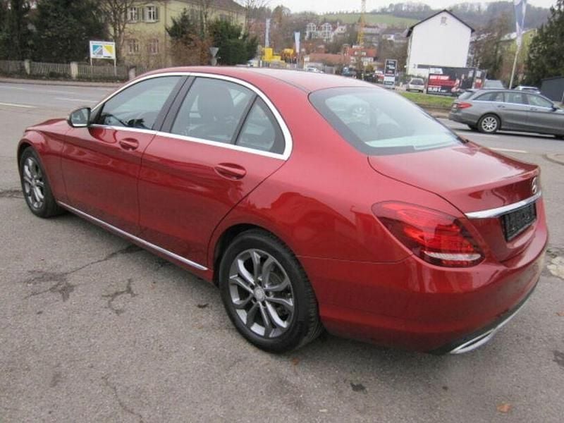 Gebraucht Mercedes C200 184 PS (135 kW) 2016 Rot Limousine