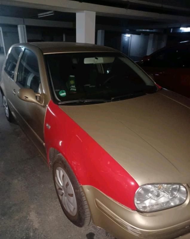 Gebraucht 2003 VW Golf IV Kleinwagen | 300 € - Bild 1/4