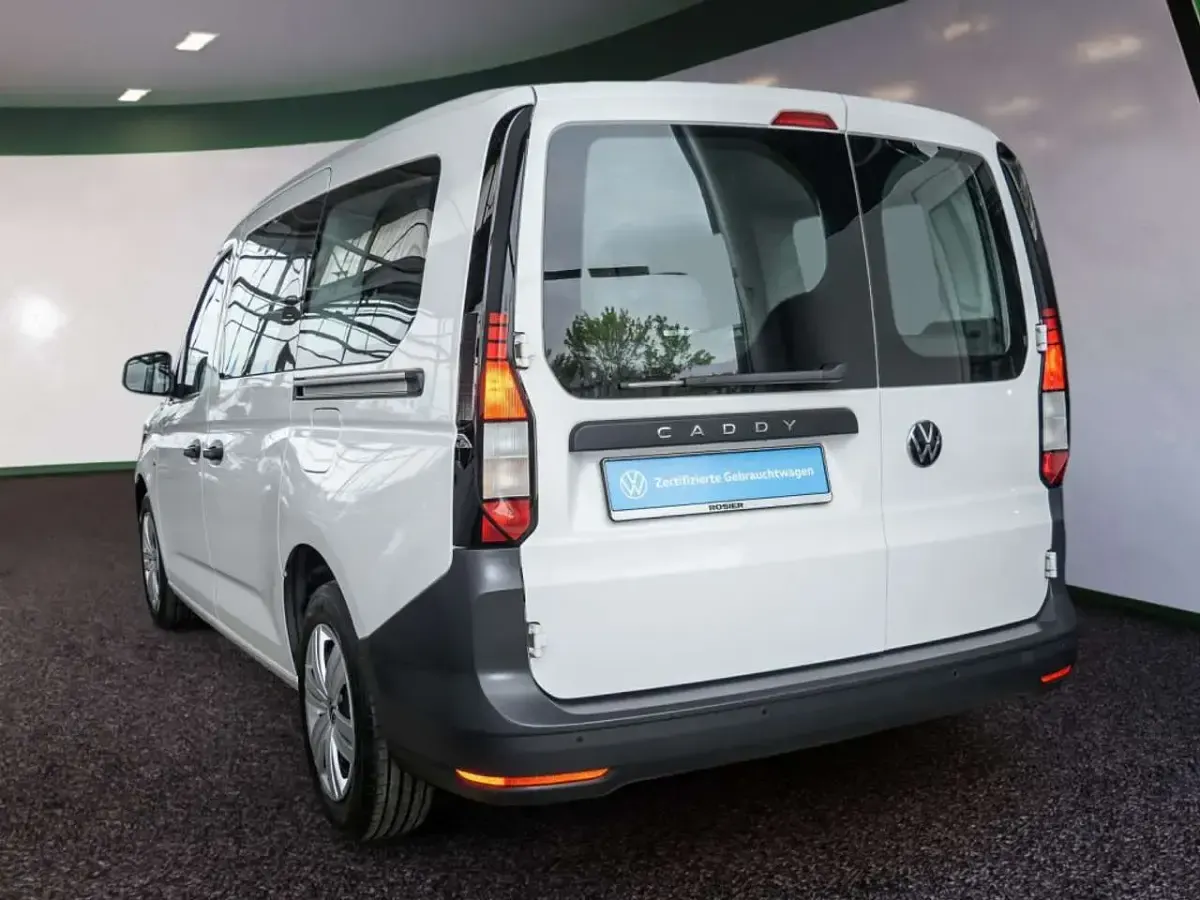 Second-hand VW Caddy Maxi 102 CP (75 kW) 2022 Alb Monovolum