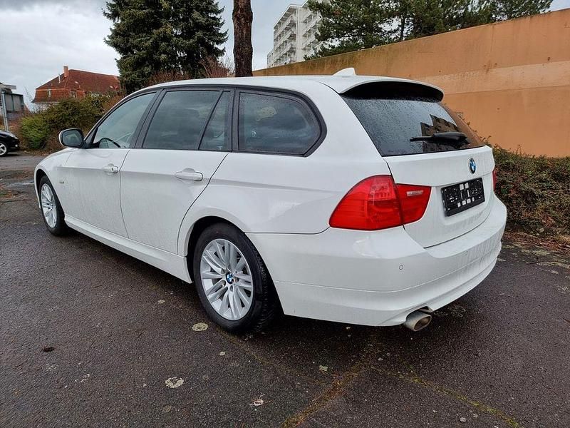 Gebraucht BMW 320 177 PS (130 kW) 2010 Silber Kombi