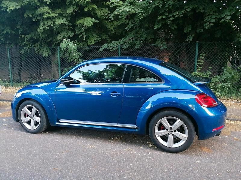 Blau Gebraucht 2012 VW Beetle Sport Limousine | 8.490 € (Guter Preis) - Bild 1/4