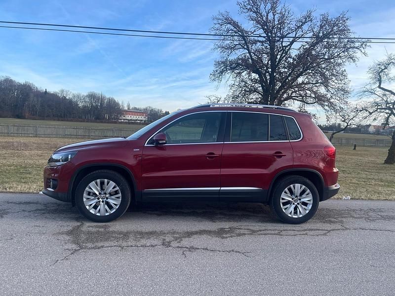 Gebraucht VW Tiguan 122 PS (89 kW) 2014 Rot SUV