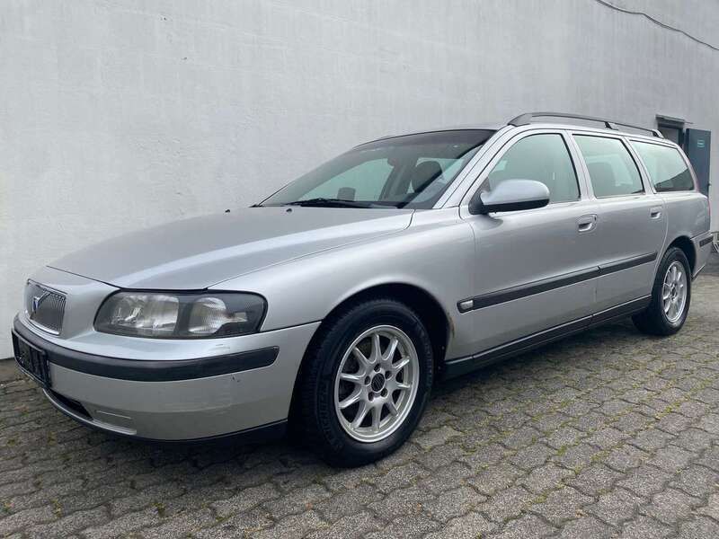 Titansilber Gebraucht 2002 Volvo V70 Comfort Kombi | 3.990 € (Fairer Preis) - Bild 1/4