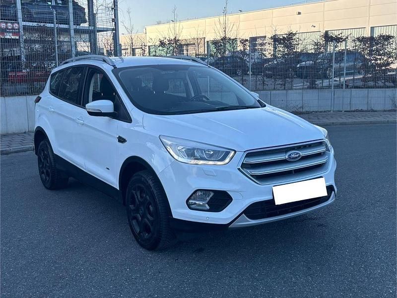 Gebraucht Ford Kuga 150 PS (110 kW) 2018 Weiß SUV