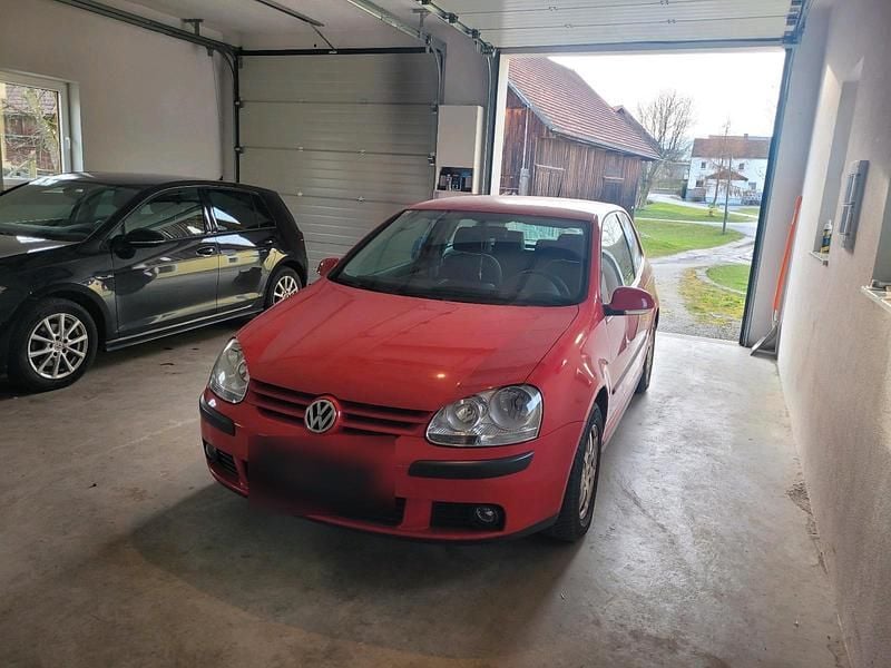 Gebraucht VW Golf V 75 PS (55 kW) 2005 Rot Kleinwagen