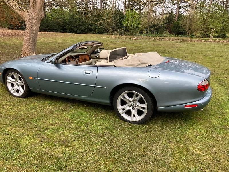 Occasion Jaguar XK8 298 ch (219 kW) 2003 Bleue Cabriolet