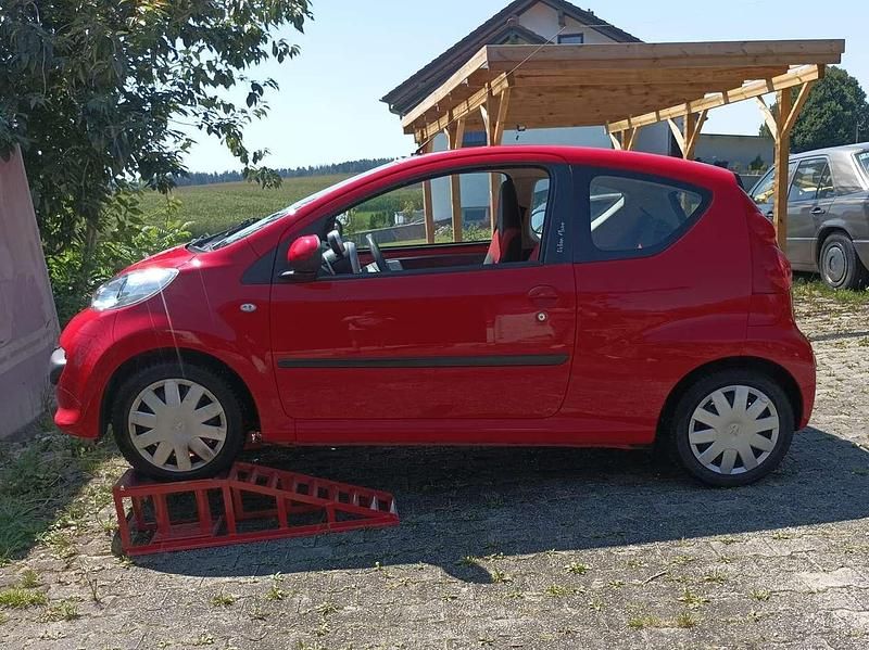 Rot Gebraucht 2008 Peugeot 107 Urban Move Kleinwagen | 2.200 € (Fairer Preis) - Bild 1/4