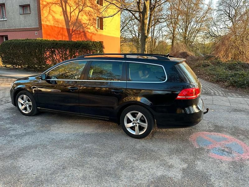 Gebraucht VW Passat 105 PS (77 kW) 2013 Schwarz Kombi