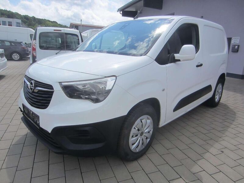 Weiß Gebraucht 2020 Opel Combo Edition Van / Kleinbus | 10.900 € (Fairer Preis) - Bild 1/4