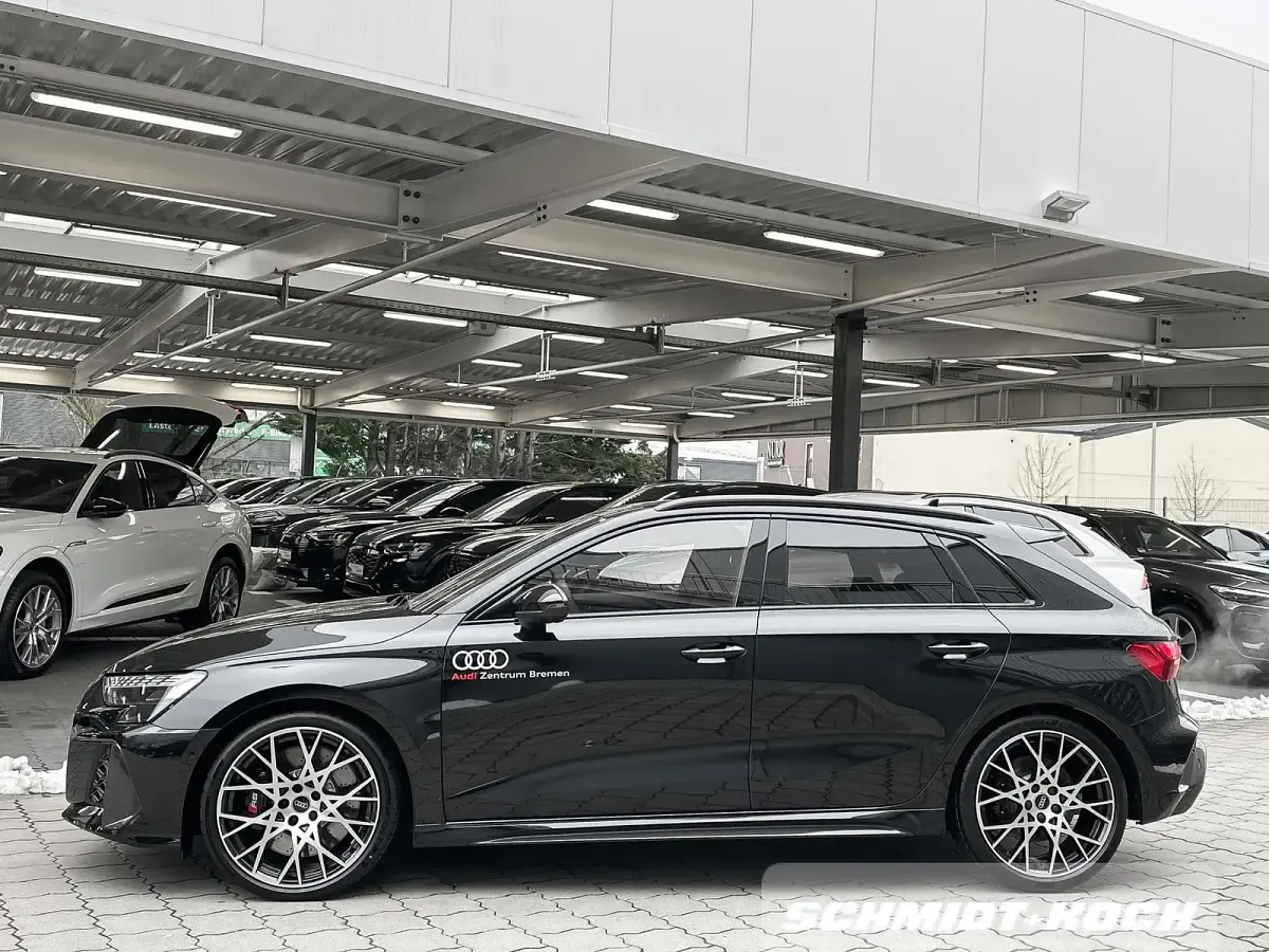 Gebraucht Audi RS3 Comfort 400 PS (294 kW) 2026 Mythosschwarz (schwarz) Limousine