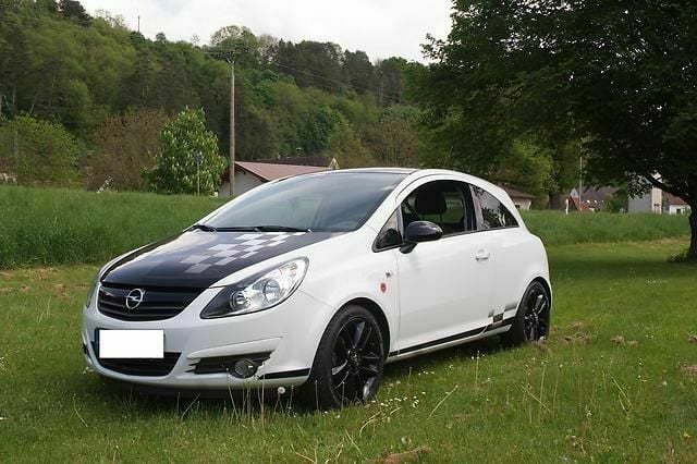 Gebraucht Opel Corsa 101 PS (74 kW) 2010 Weiß metallic Kleinwagen