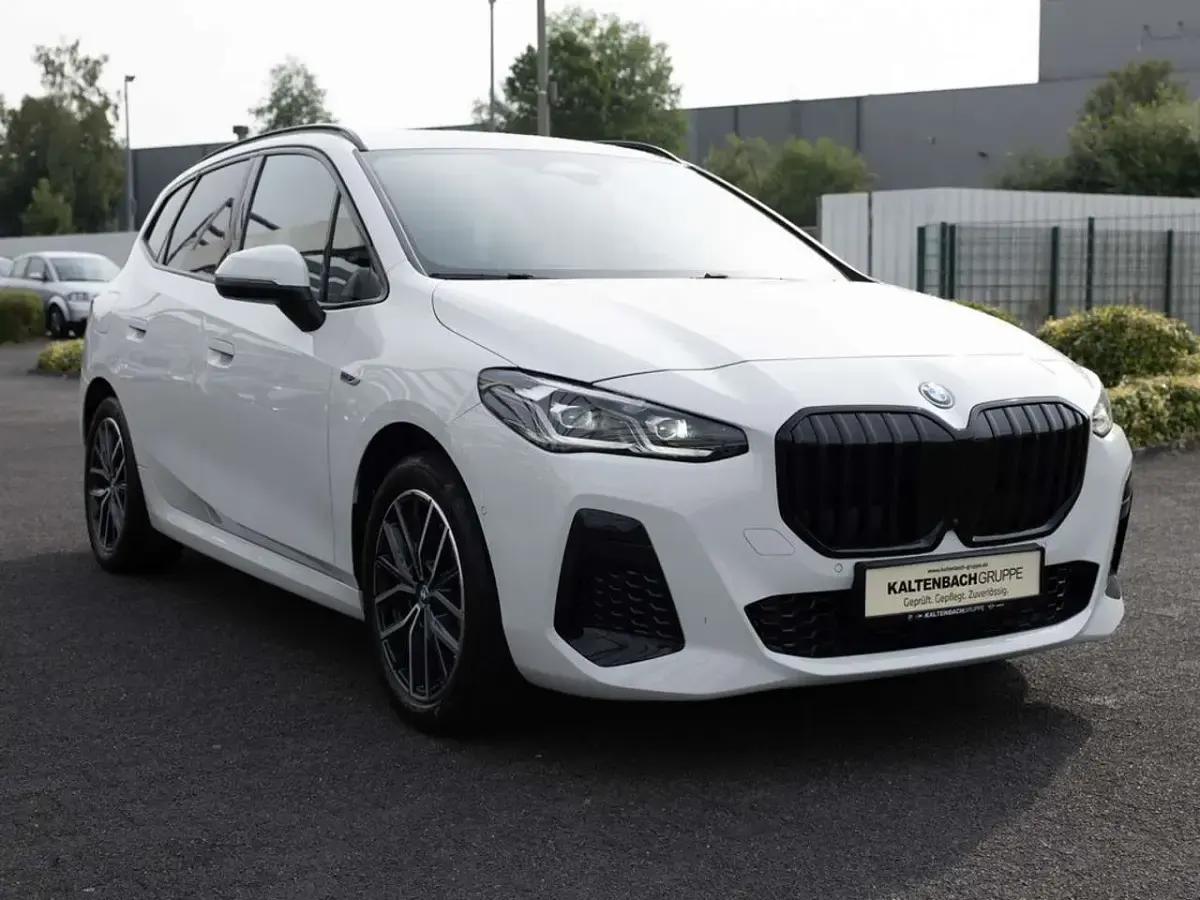 Gebraucht BMW 225 Active Tourer M Sport 245 PS (180 kW) 2023 Weiß Van / Kleinbus