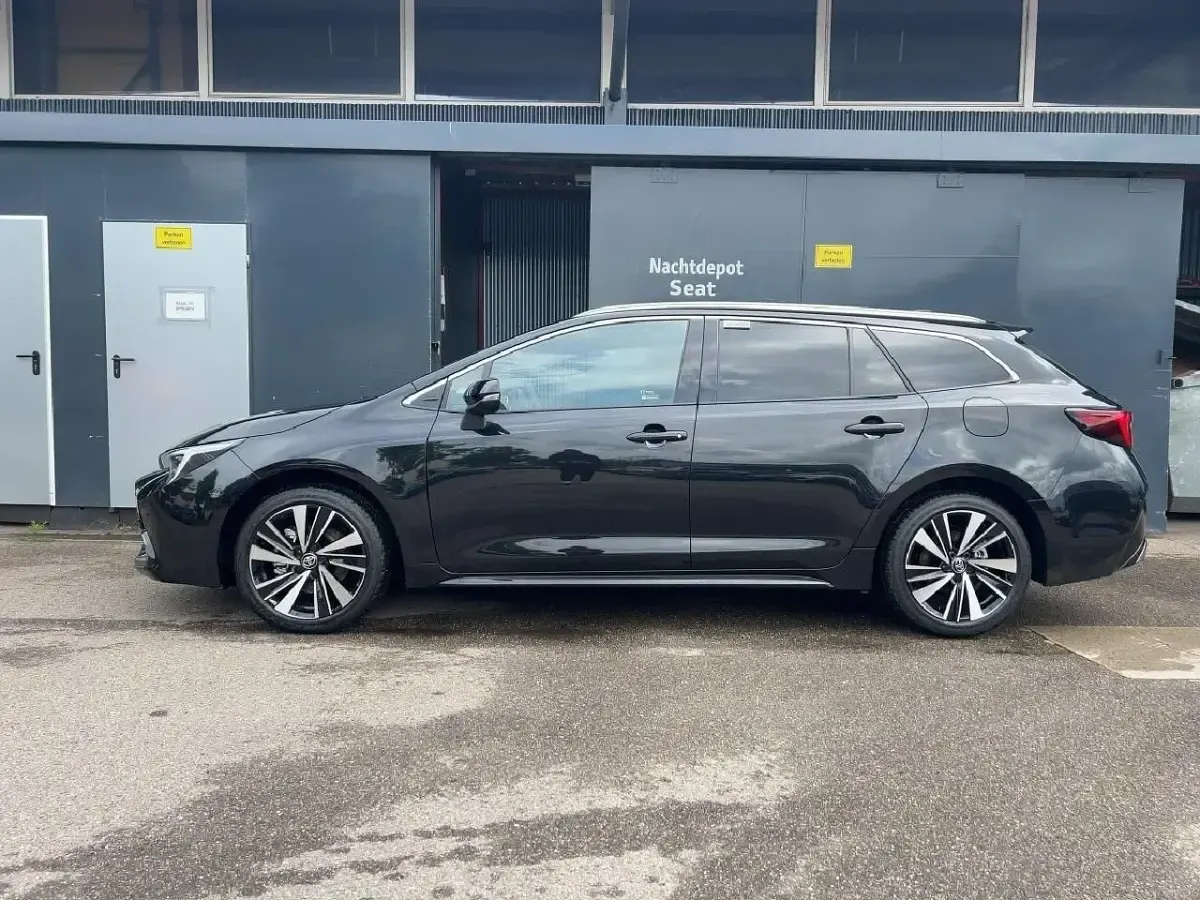 Gebraucht Toyota Corolla 178 PS (130 kW) 2024 Schwarz Limousine