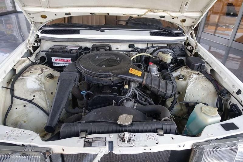 Gebraucht Mercedes 200 105 PS (77 kW) 1985 Weiß Limousine