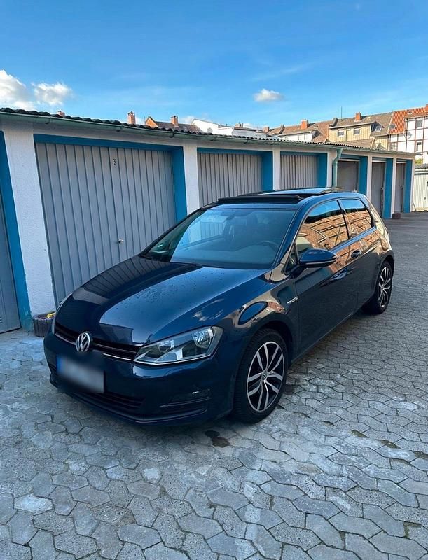 Blau Gebraucht 2015 VW Golf VII Limousine | 9.100 € (Fairer Preis) - Bild 1/4