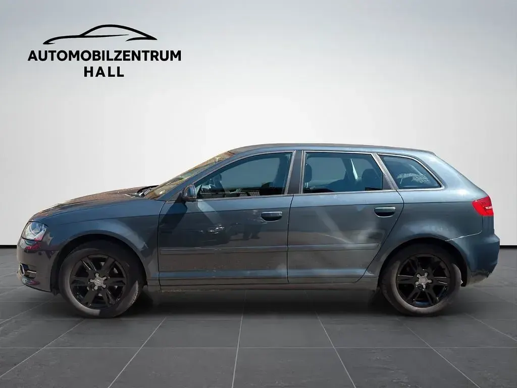 Gebraucht Audi A3 Sportback Attraction 105 PS (77 kW) 2012 Grau Kleinwagen