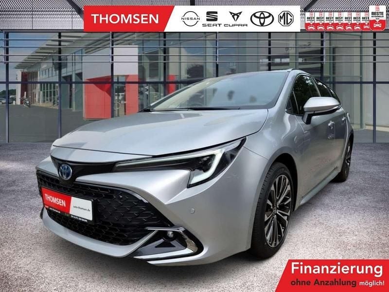 Shimmering silver Gebraucht 2024 Toyota Corolla Team Kombi | 31.450 € (Fairer Preis) - Bild 1/3