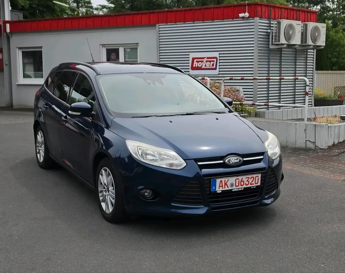 Gebraucht Ford Focus 115 PS (84 kW) 2011 Blau Kombi