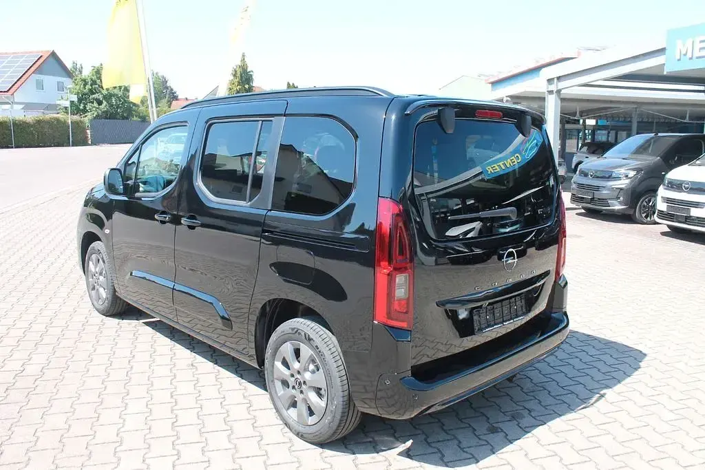 Nowe Opel Combo Life 131 KM (96 kW) 2026 Czarny Minivan