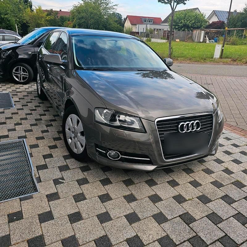 Braun Gebraucht 2012 Audi A3 Ambition Limousine | 9.800 € (Fairer Preis) - Bild 1/4