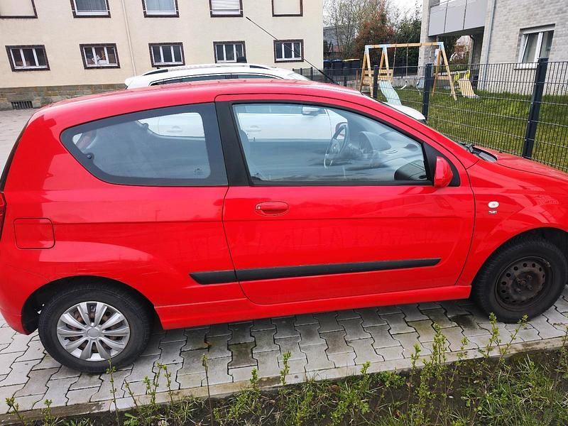 Gebraucht Chevrolet Kalos 76 PS (55 kW) 2008 Rot Kleinwagen