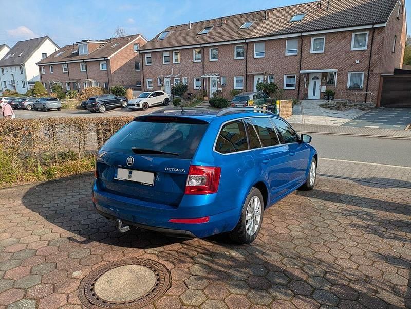 Gebraucht Skoda Octavia Style 150 PS (110 kW) 2016 Blau Kleinwagen