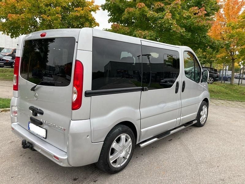 Gebraucht Opel Vivaro 145 PS (106 kW) 2010 Starsilber Van / Kleinbus