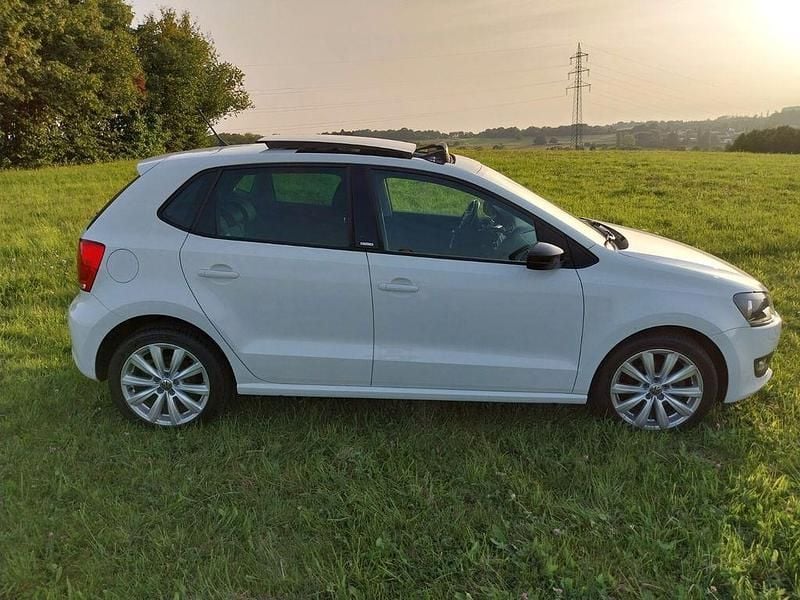 Weiß Gebraucht 2011 VW Polo Style Limousine | 6.350 € (Fairer Preis) - Bild 1/4