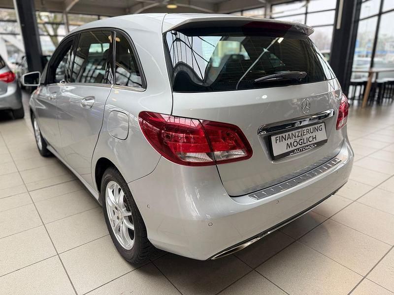 Gebraucht Mercedes B180 122 PS (89 kW) 2016 Silber Van / Kleinbus