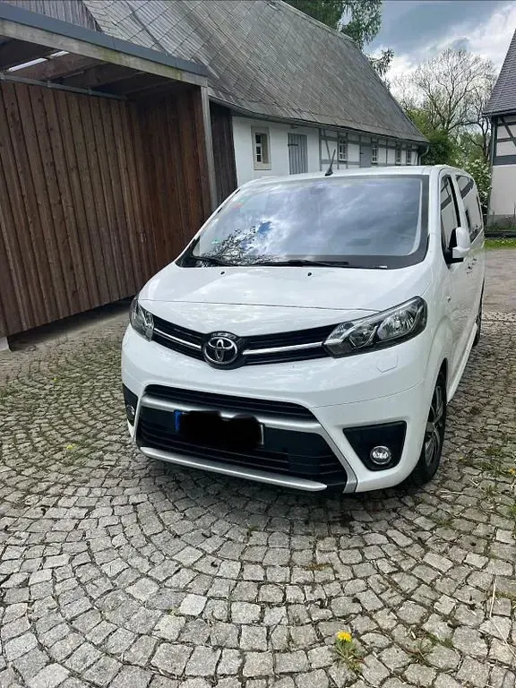 Gebraucht Toyota Proace 177 PS (130 kW) 2018 Weiß Van / Kleinbus