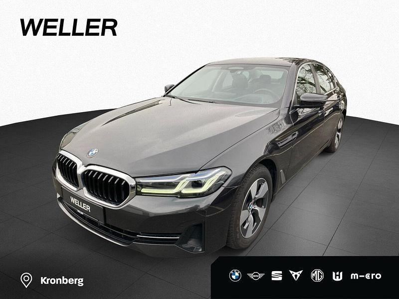 Sophistograu (grau) Gebraucht 2023 BMW 520 Comfort Edition Limousine | 33.450 € (Guter Preis) - Bild 1/4