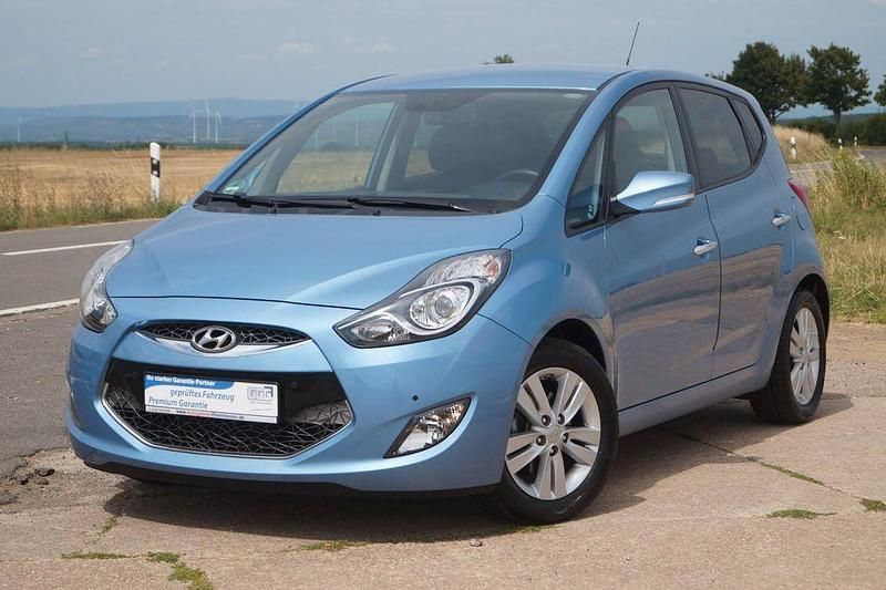 Ice blue Gebraucht 2012 Hyundai ix20 Style Van / Kleinbus | 11.490 € (Etwas zu teuer) - Bild 1/4