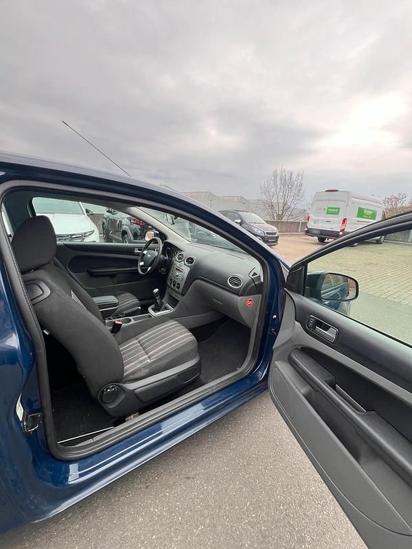Gebraucht Ford Focus 80 PS (58 kW) 2009 Blau Kleinwagen