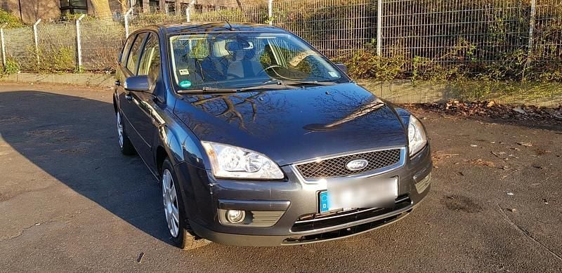 Grau Gebraucht 2007 Ford Focus Kombi | 1.200 € (Guter Preis) - Bild 1/4