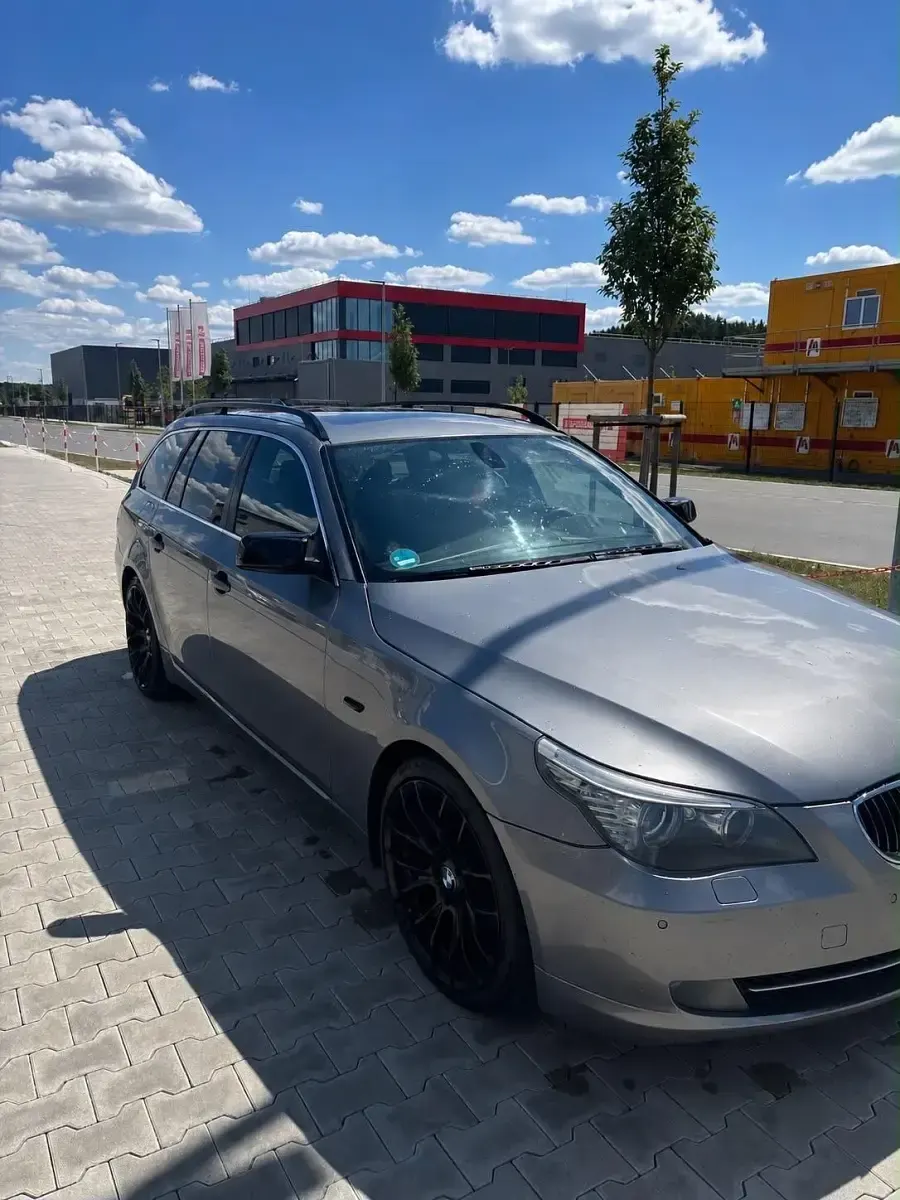 Gebraucht BMW 530 235 PS (172 kW) 2007 Grau Kombi