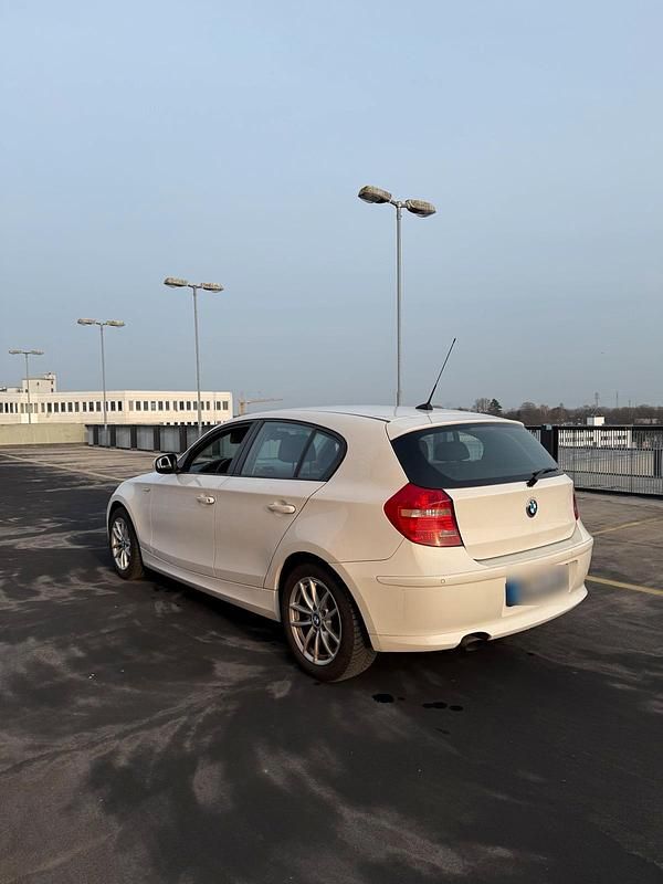 Gebraucht BMW 118 143 PS (105 kW) 2010 Weiß Kleinwagen