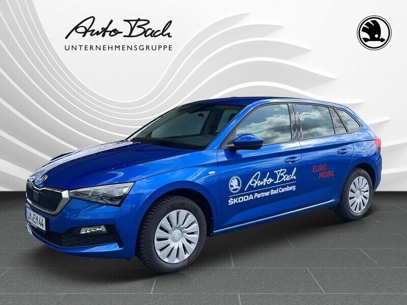 Weiß (moonweiß metallic) Gebraucht 2021 Skoda Scala Tour Kleinwagen | 25.890 € - Bild 1/4