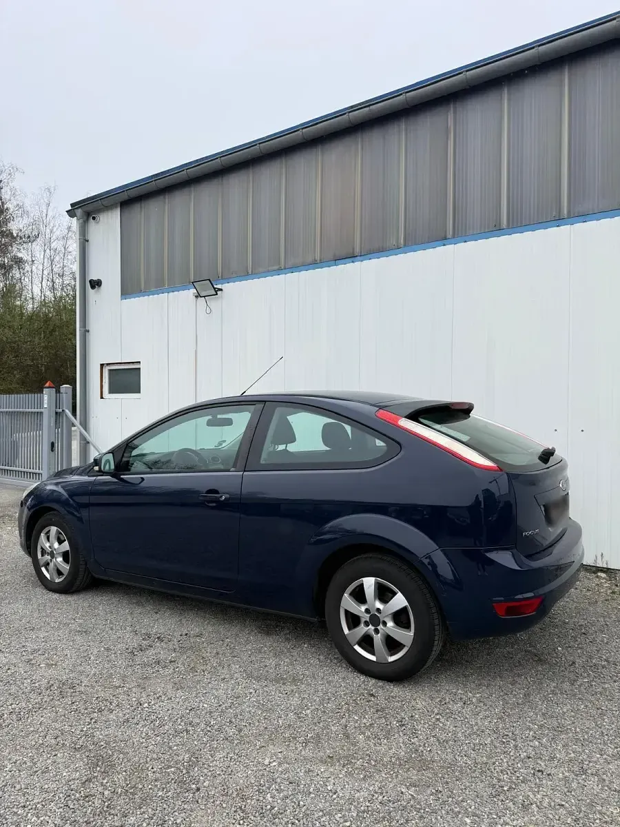 Second-hand Ford Focus 102 CP (75 kW) 2010 Albastru Coupe