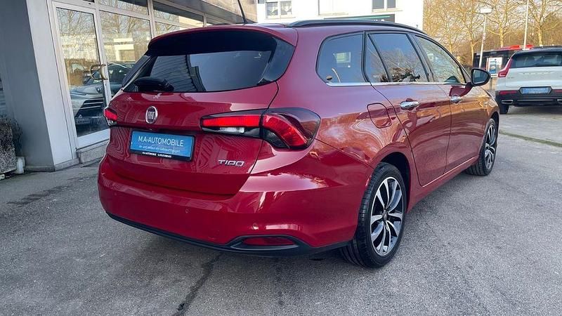 Gebraucht Fiat Tipo Lounge 120 PS (88 kW) 2018 Rot Limousine