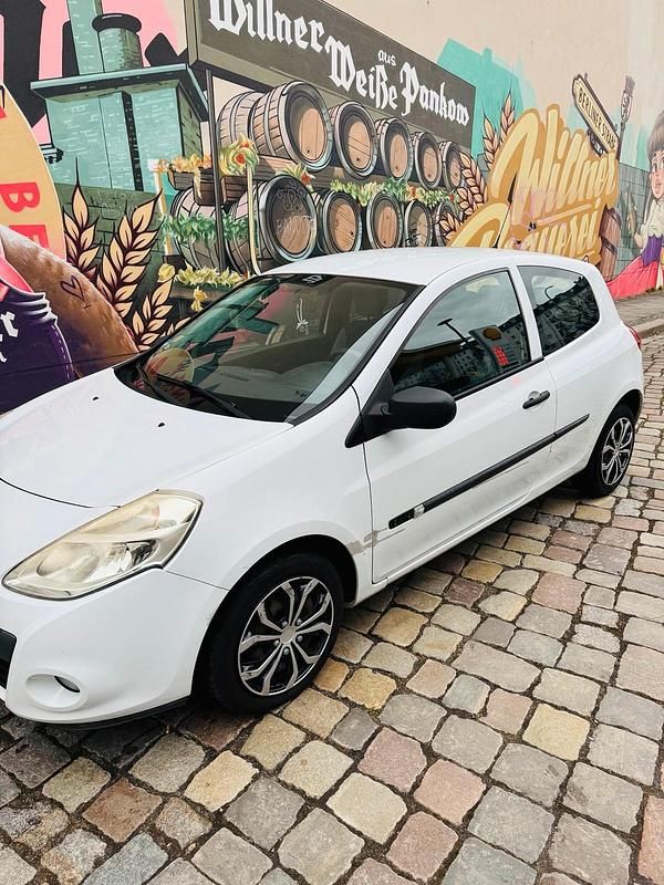 Gebraucht Renault Clio II 75 PS (55 kW) 2009 Weiß Kleinwagen