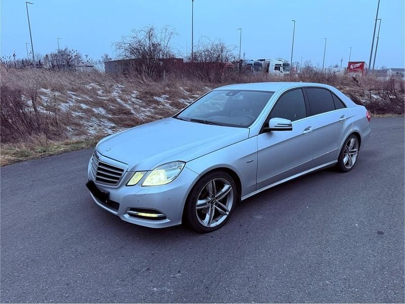 Gebraucht Mercedes E200 136 PS (100 kW) 2011 Silber Limousine