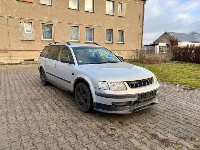 Second-hand VW Passat 150 CP (110 kW) 1999 Argintiu Break