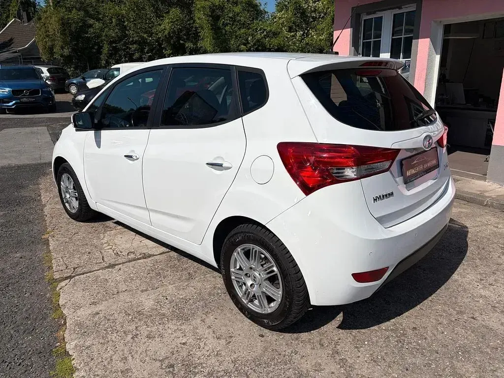 Gebraucht Hyundai ix20 Edition 90 PS (66 kW) 2015 Polar white / sol Kleinwagen