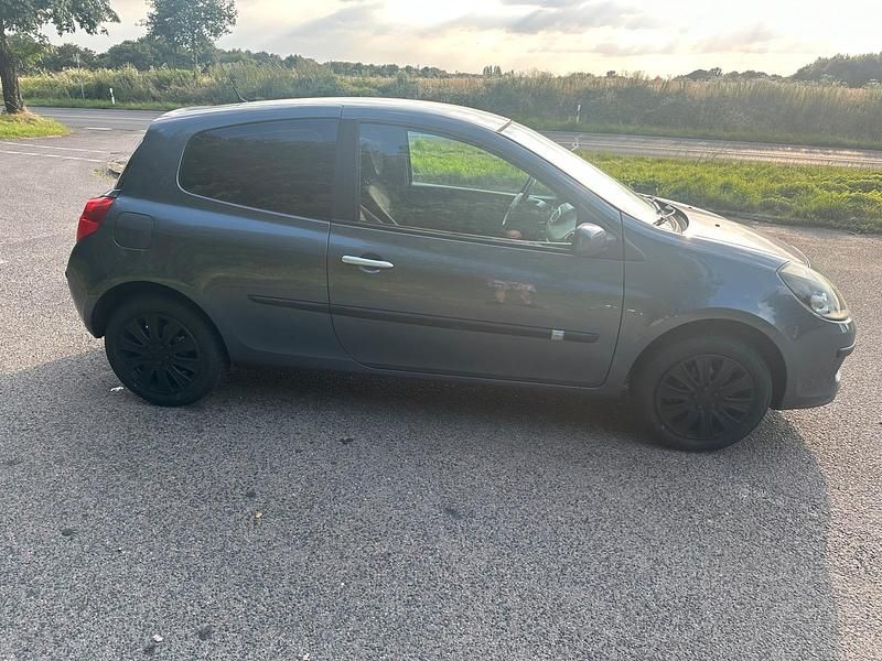 Gebraucht Renault Clio III 75 PS (55 kW) 2006 Blau Kleinwagen