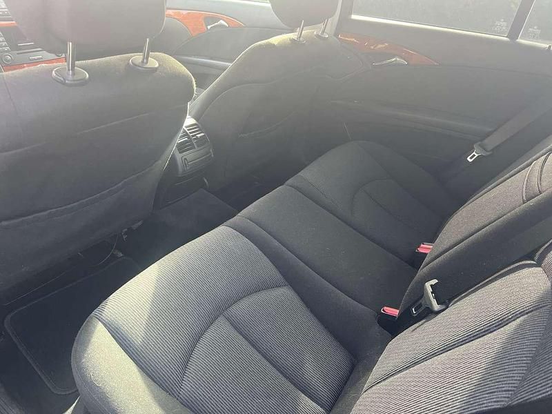 Schwarz Gebraucht 2006 Mercedes E220 Classic Limousine | 3.500 € (Fairer Preis) - Bild 1/4