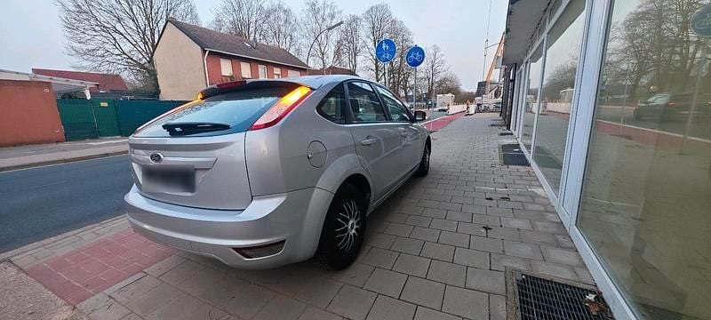 Gebraucht Ford Focus 101 PS (74 kW) 2009 Grau Kleinwagen