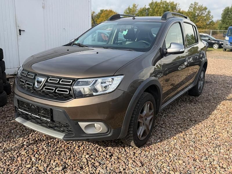 Nerzbraun Gebraucht 2018 Dacia Sandero Essentiel Kleinwagen | 8.300 € (Guter Preis) - Bild 1/4