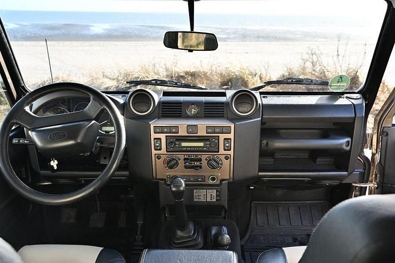 Gebraucht Land Rover Defender 122 PS (89 kW) 2011 Braun Kombi